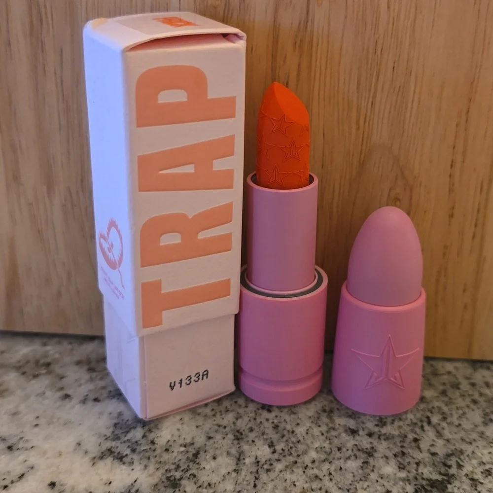 Jeffree Star Velvet Trap Lipstick - Prick